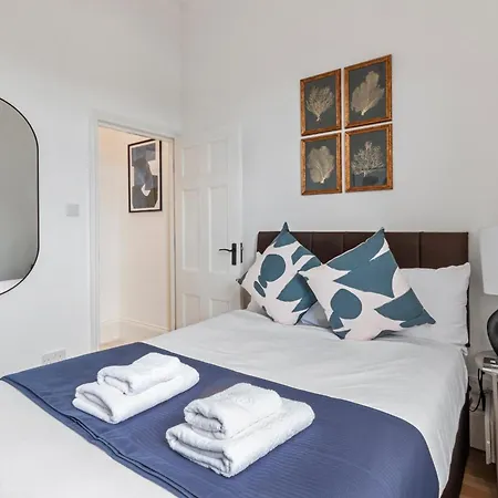 Acton Central Apartment